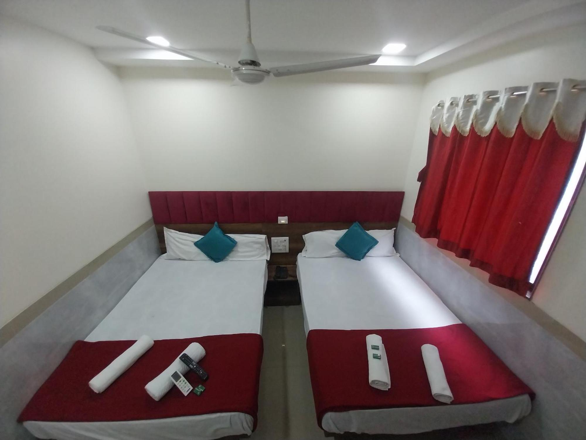 Hotel New Balaji Residency Мумбаи Экстерьер фото