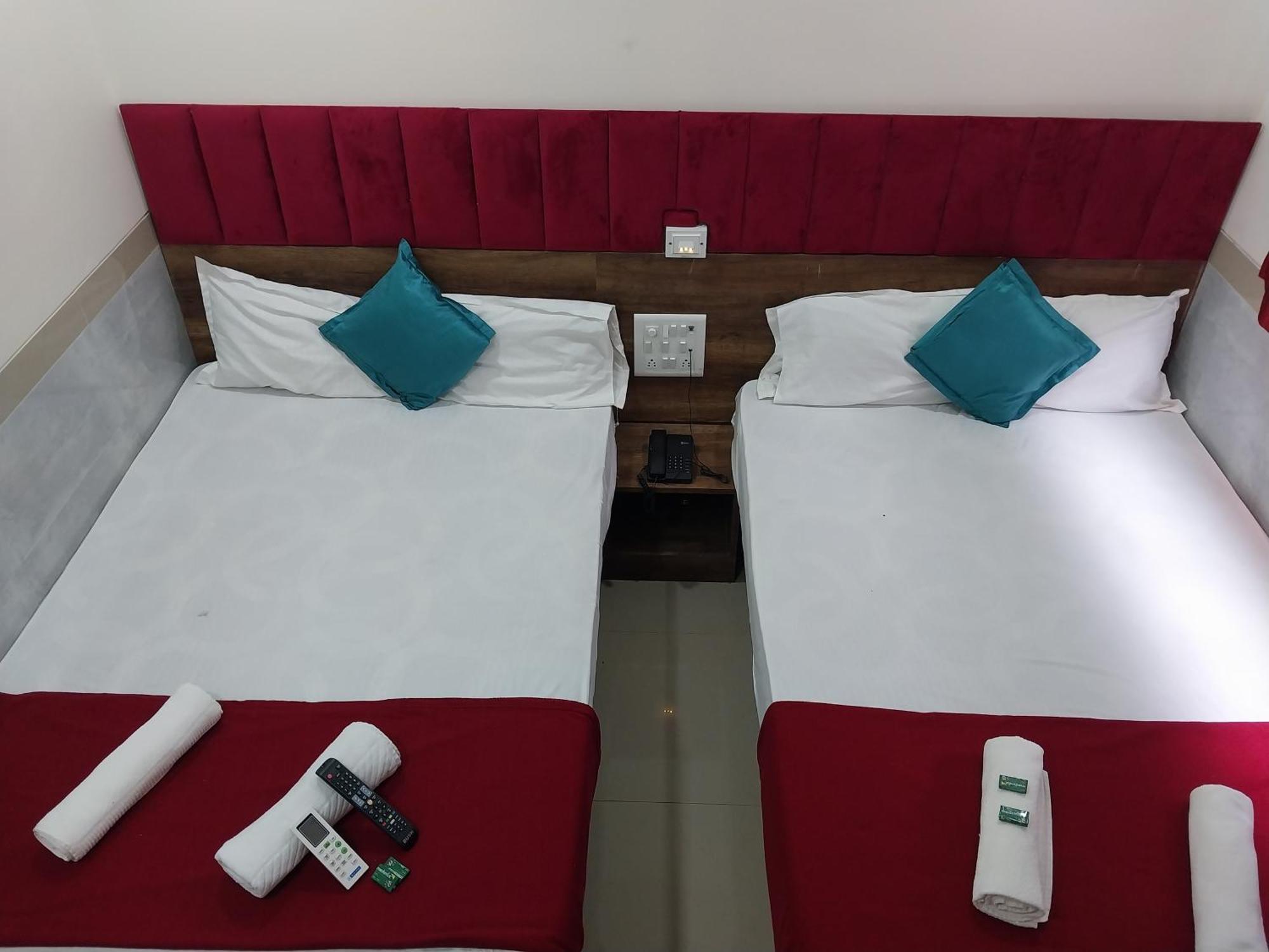Hotel New Balaji Residency Мумбаи Экстерьер фото