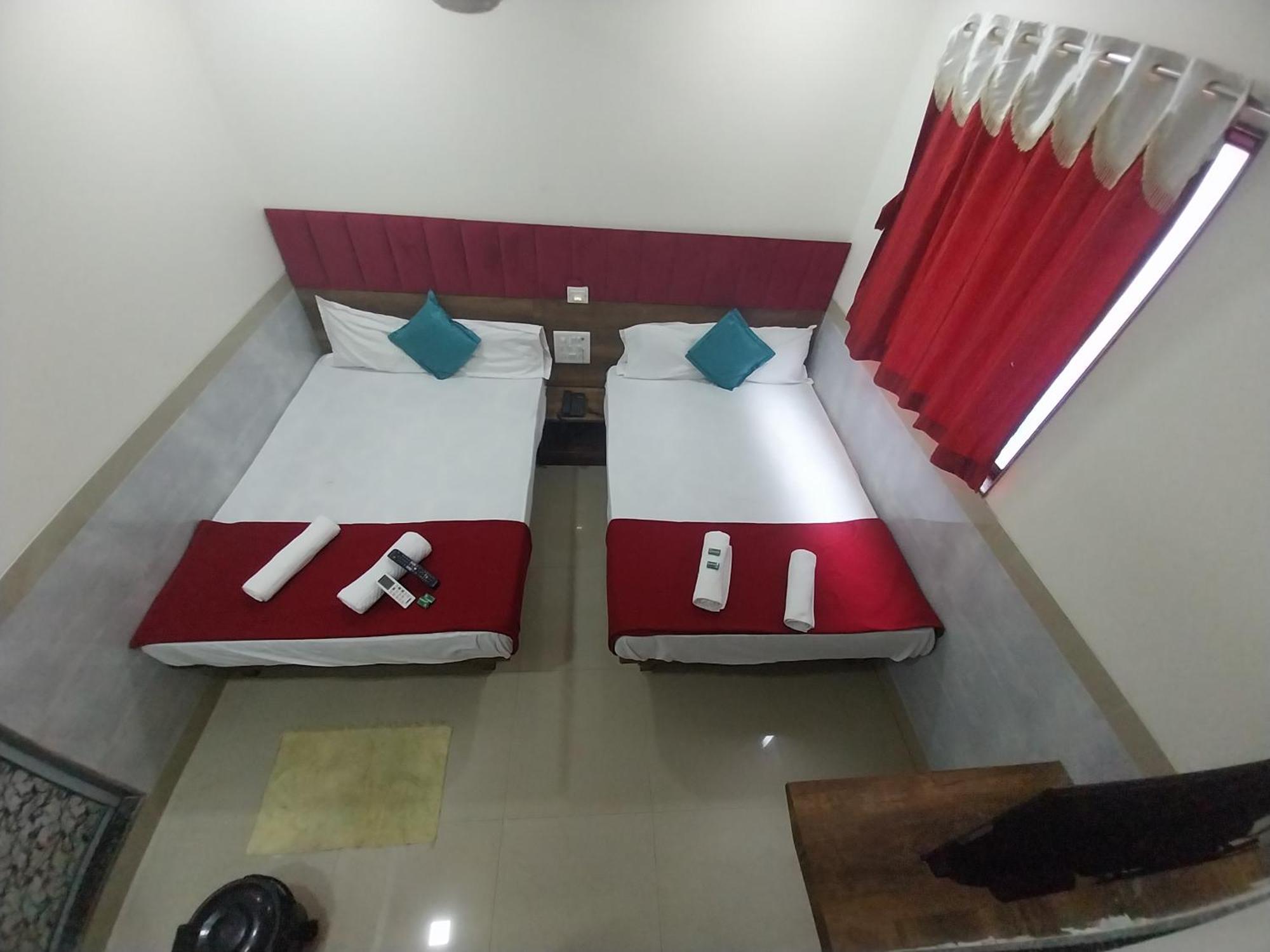 Hotel New Balaji Residency Мумбаи Экстерьер фото