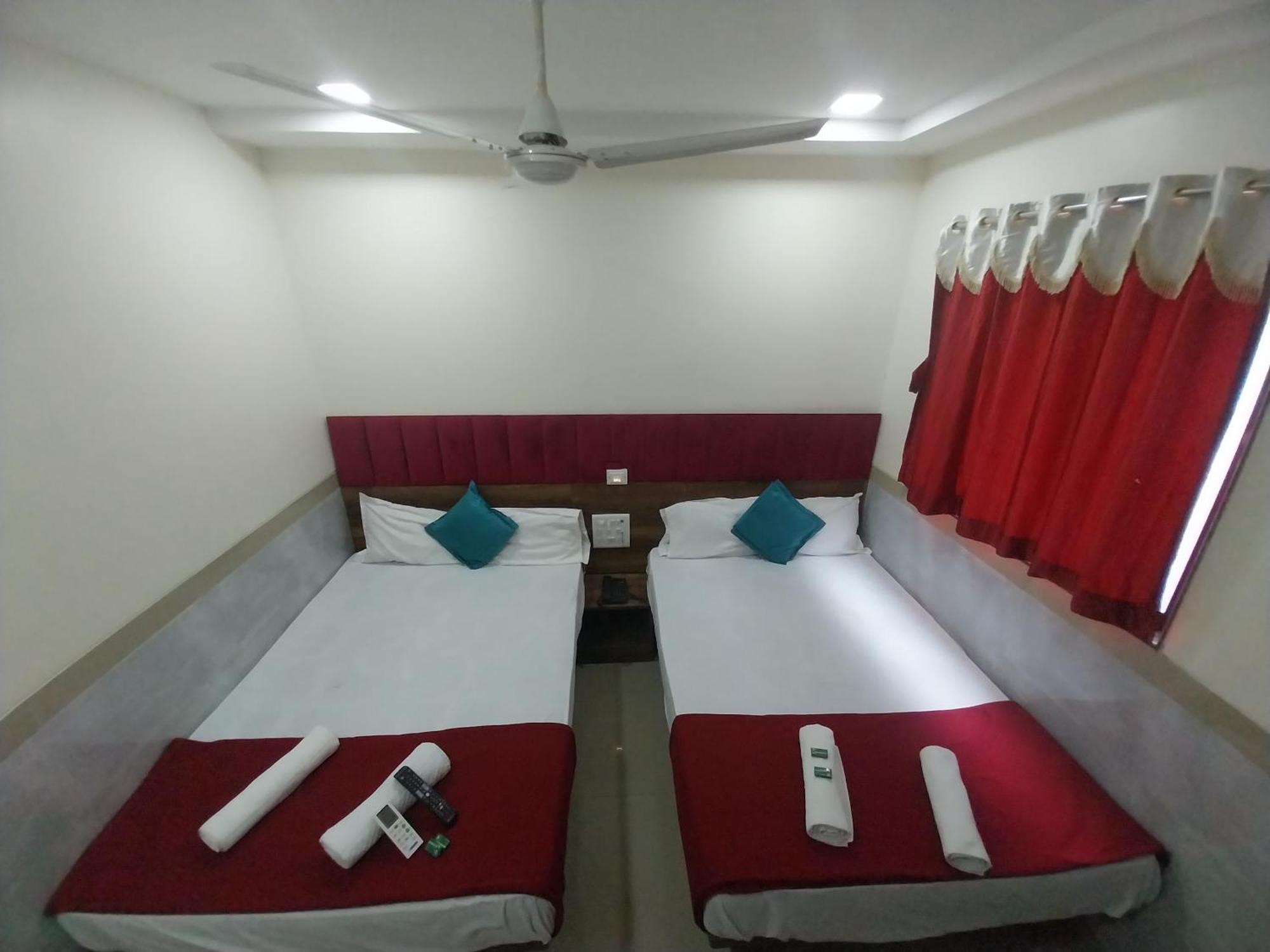Hotel New Balaji Residency Мумбаи Экстерьер фото