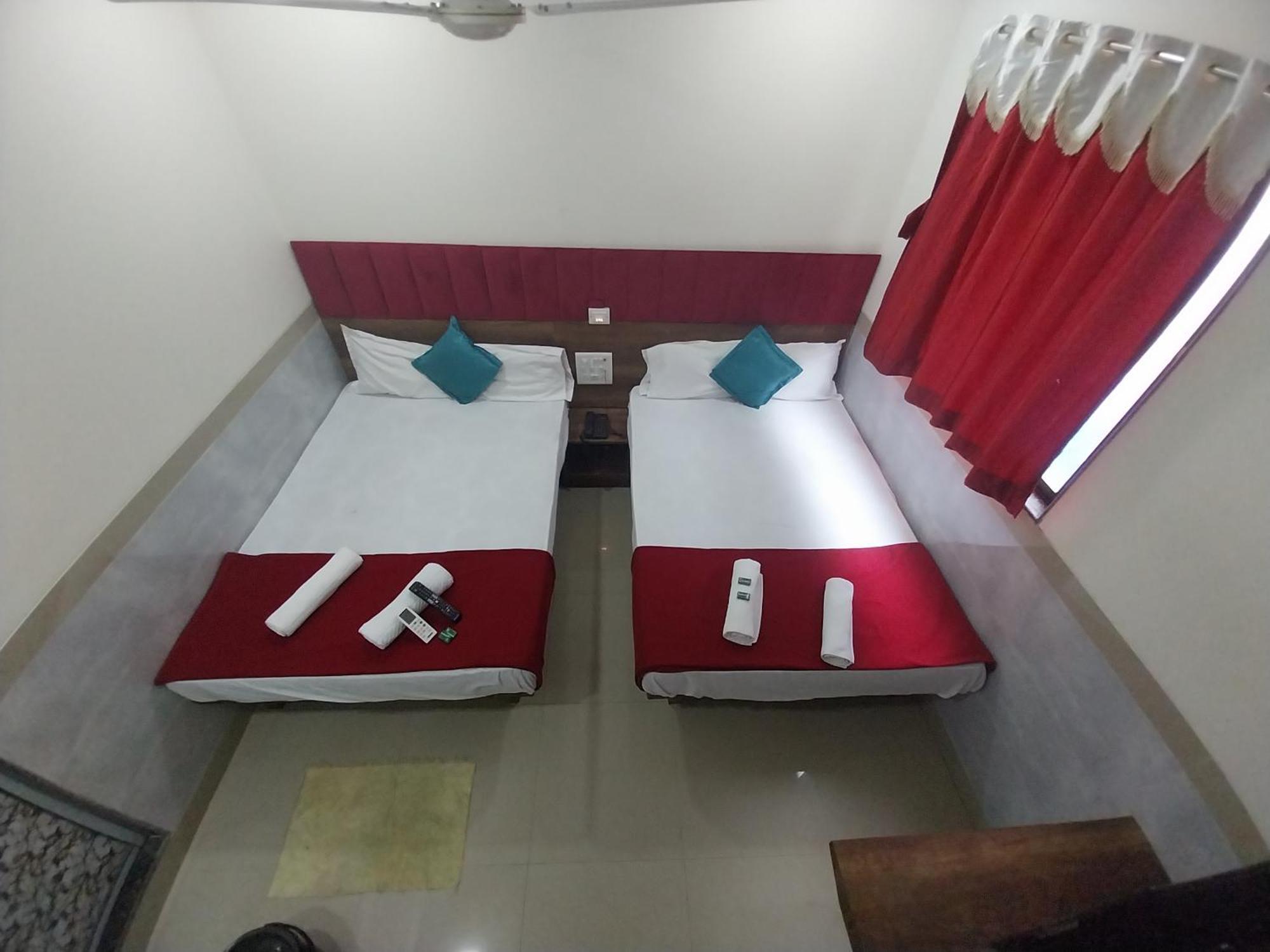 Hotel New Balaji Residency Мумбаи Экстерьер фото