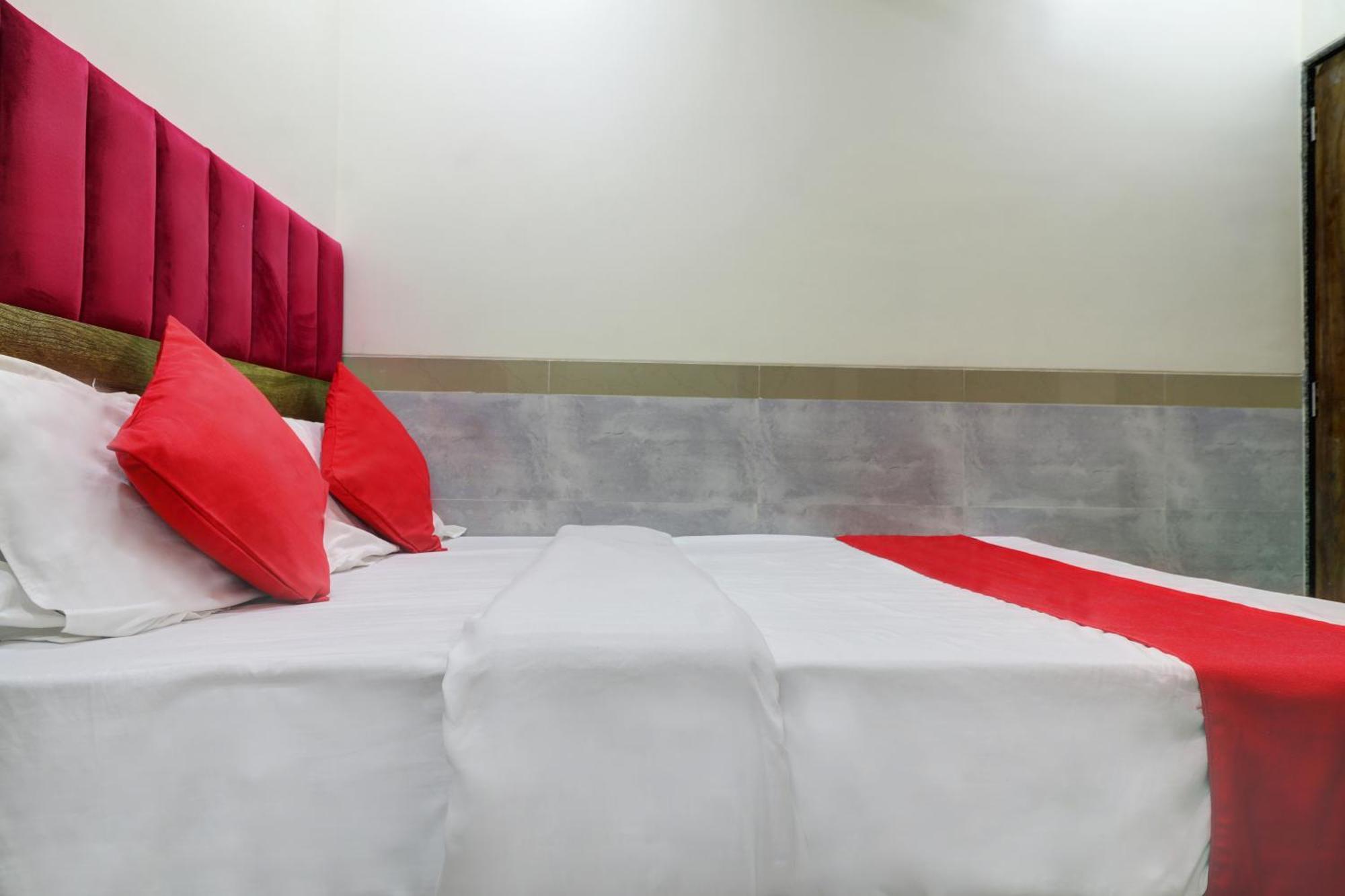 Hotel New Balaji Residency Мумбаи Экстерьер фото