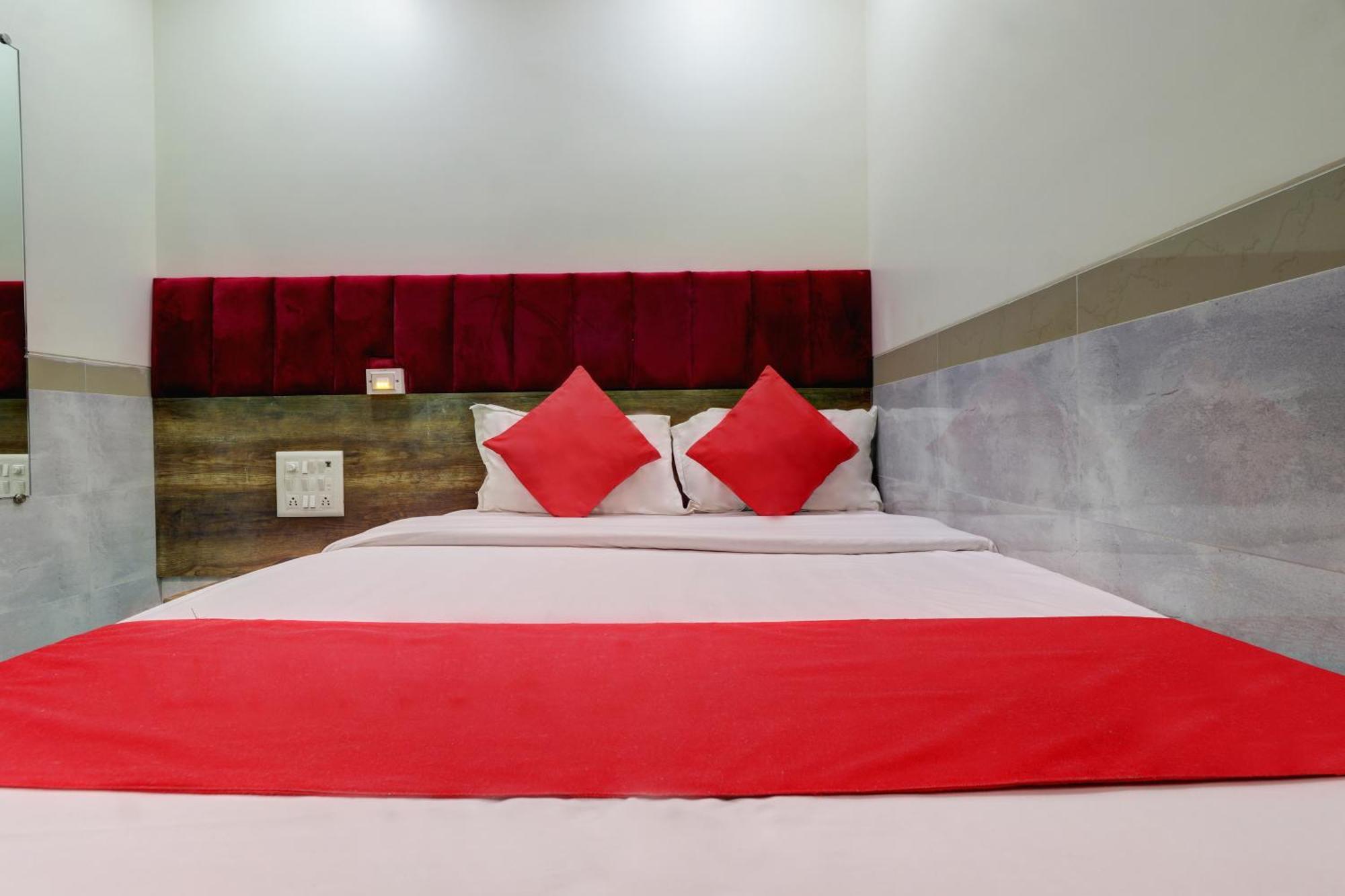 Hotel New Balaji Residency Мумбаи Экстерьер фото