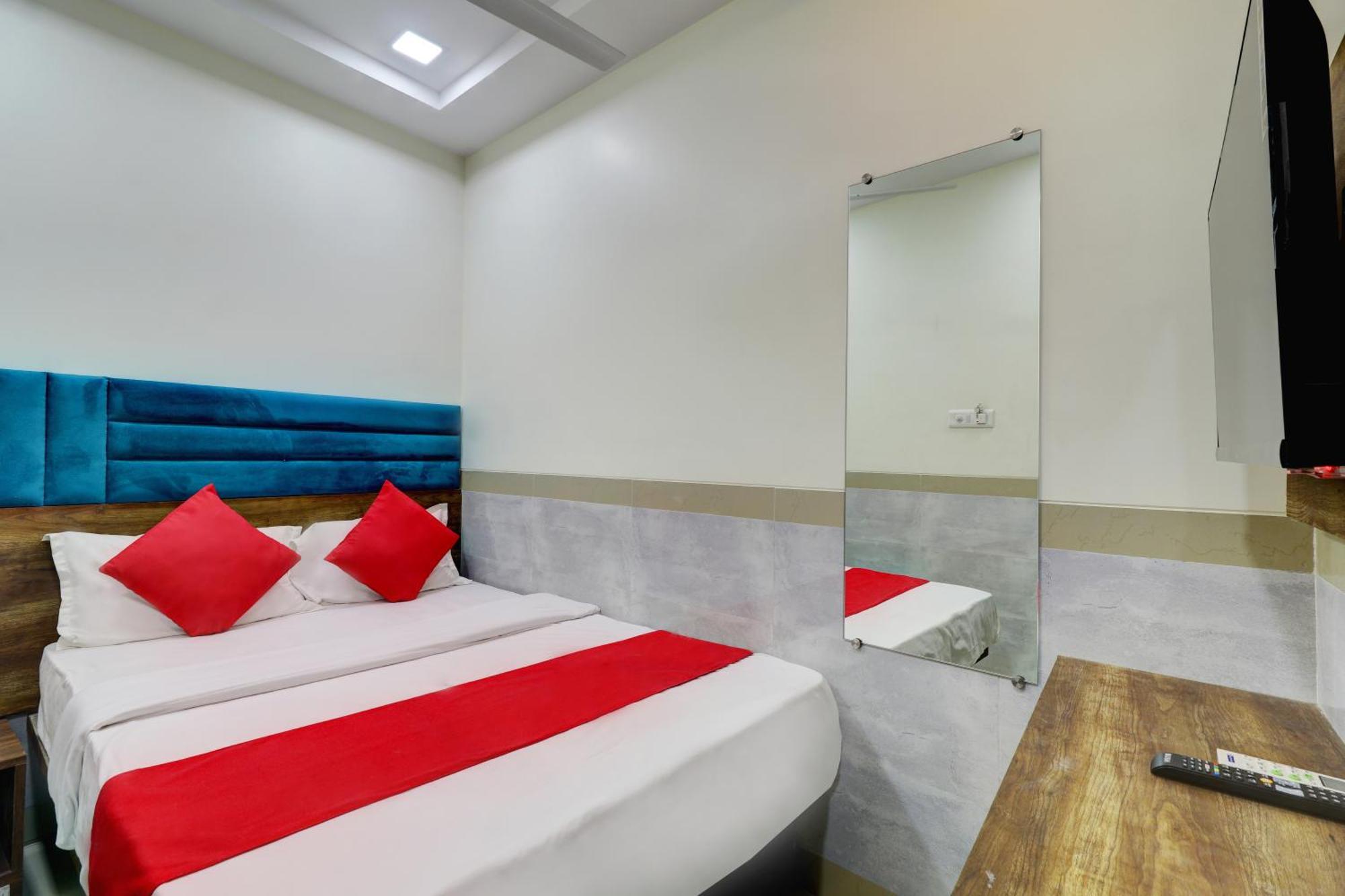 Hotel New Balaji Residency Мумбаи Экстерьер фото
