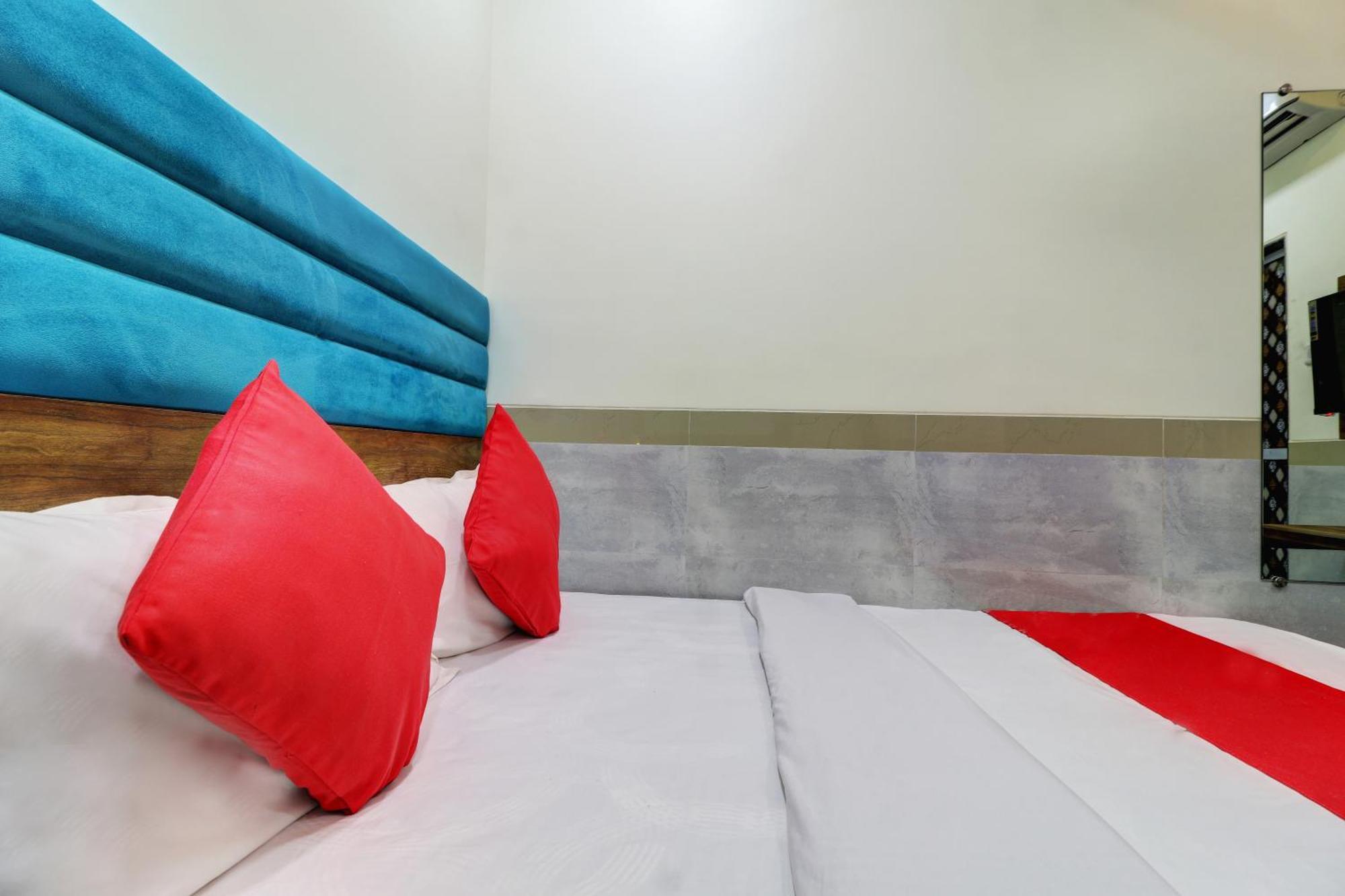 Hotel New Balaji Residency Мумбаи Экстерьер фото